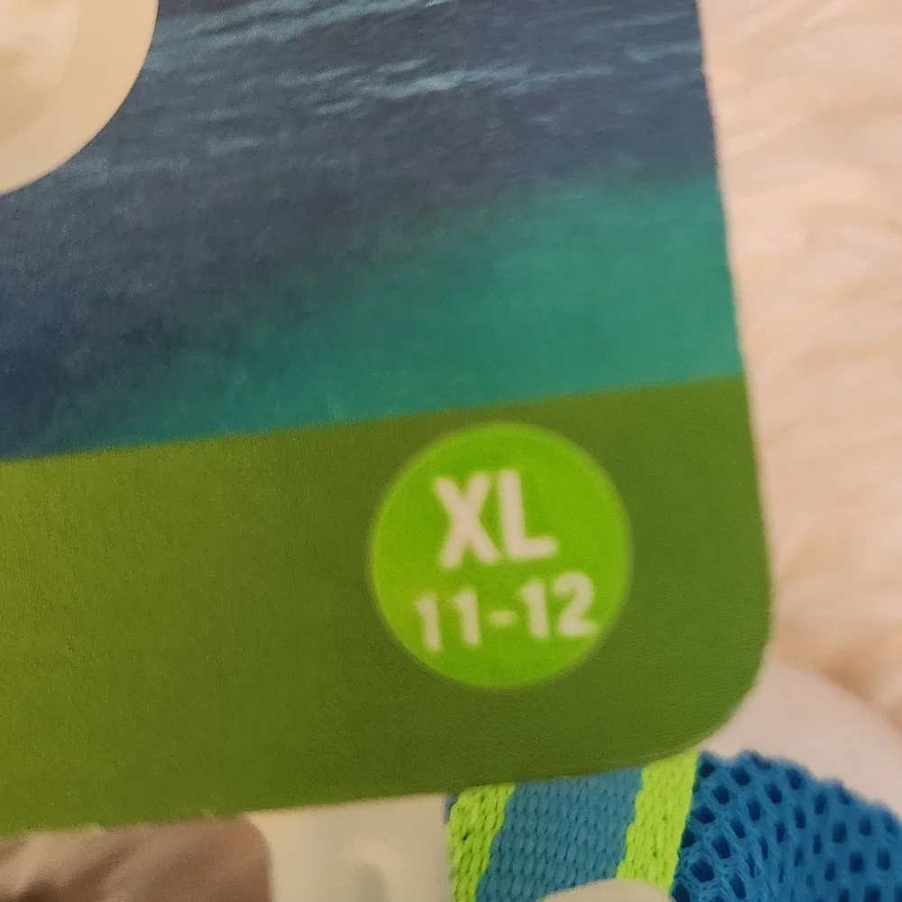 Speedo nwt size